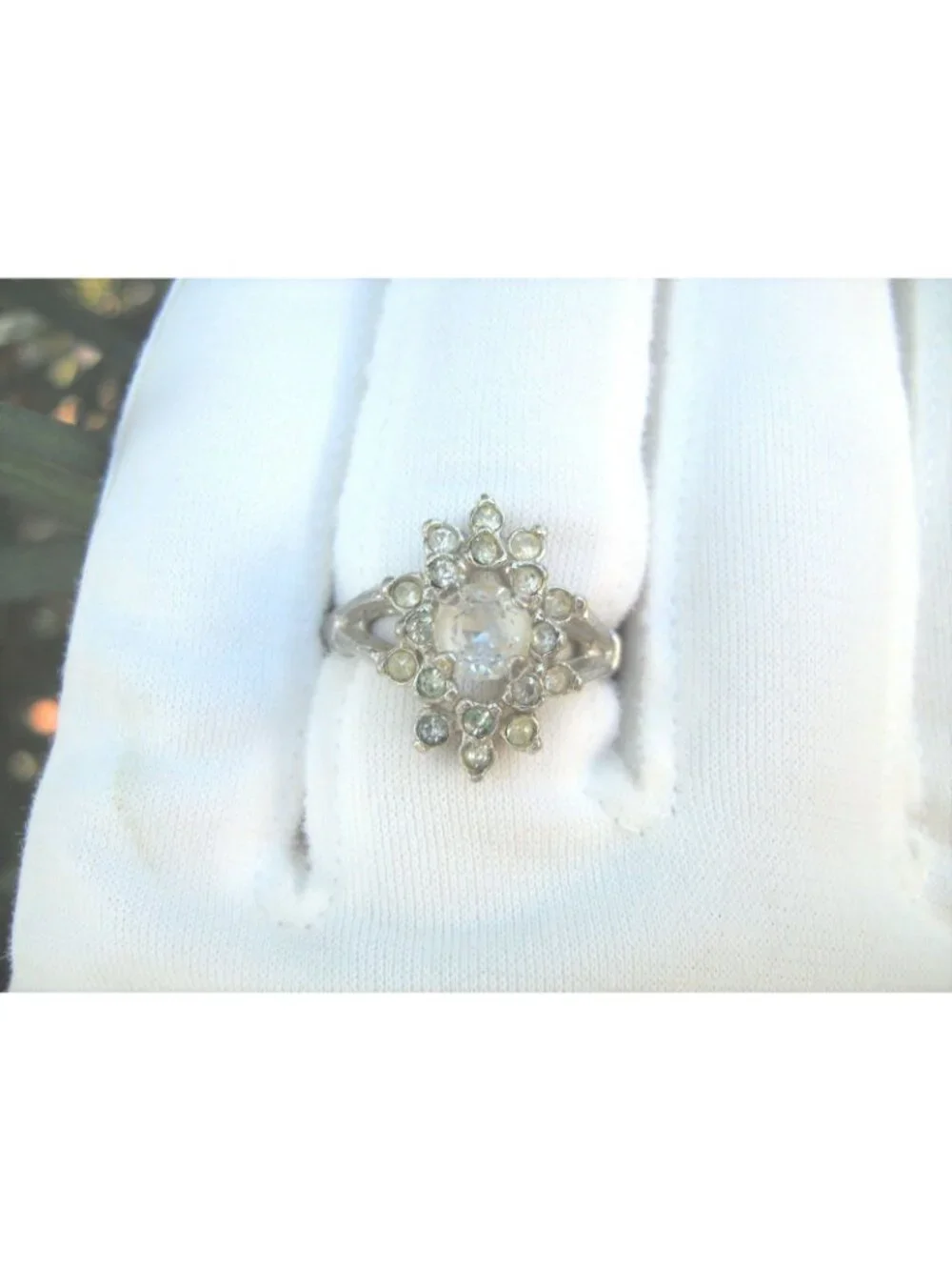 Vintage 1970s Light Green Clear Glass Flower Silver Tone Cocktail Ring Sz 8.25